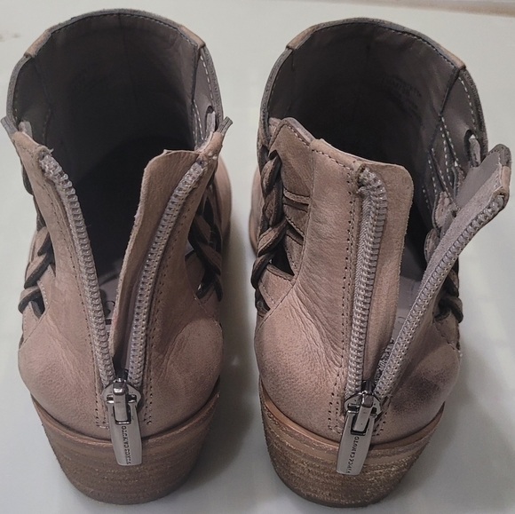 Vince Camuto PRESTETTA Pointed Toe Cut Out Side Braided Ankle Boots Sz 7.5M - Picture 9 of 11